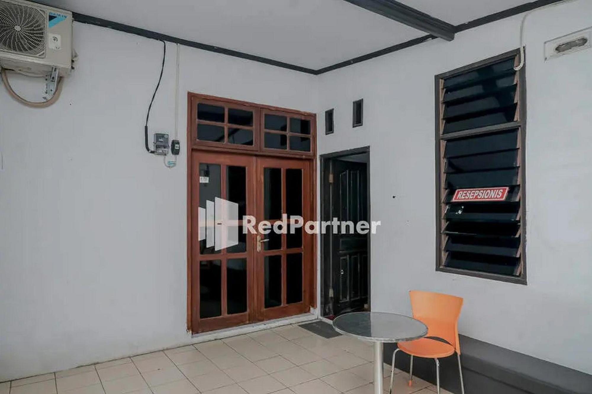 Pondok Damai Guest House Syariah Mitra Reddoorz Cirebon Exterior photo