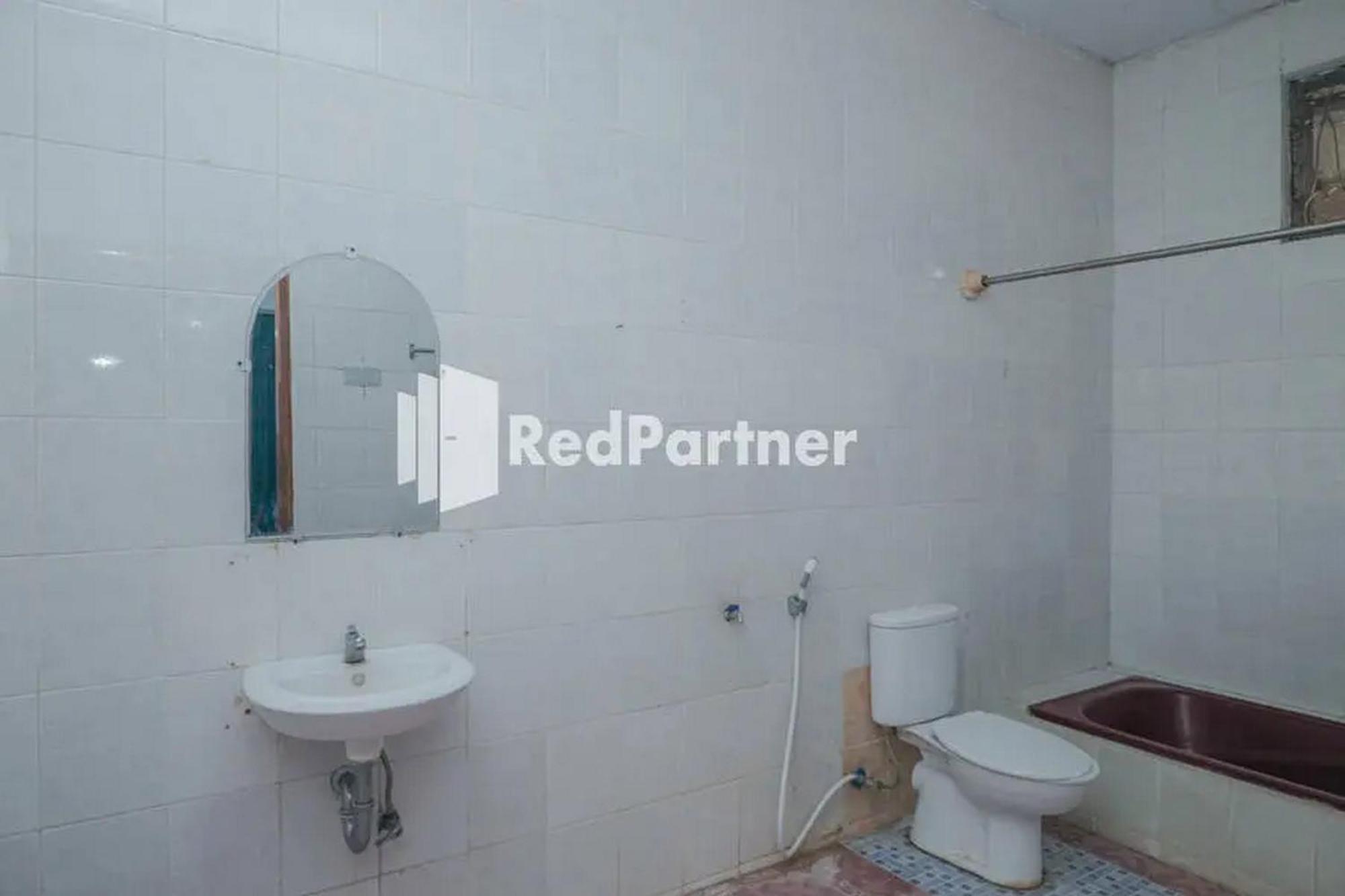 Pondok Damai Guest House Syariah Mitra Reddoorz Cirebon Exterior photo