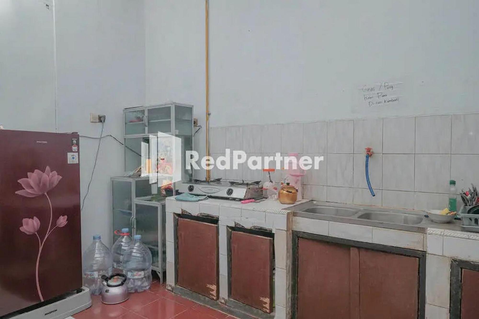 Pondok Damai Guest House Syariah Mitra Reddoorz Cirebon Exterior photo