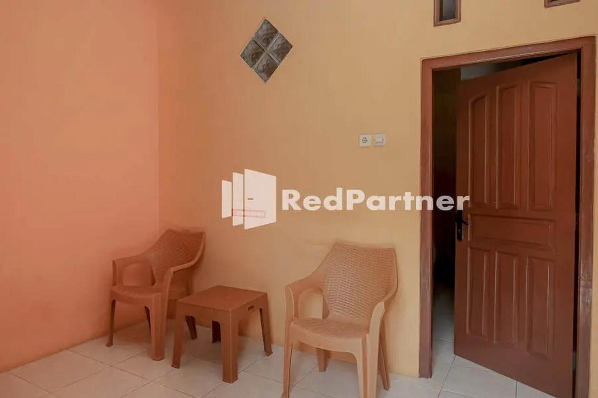 Pondok Damai Guest House Syariah Mitra Reddoorz Cirebon Exterior photo