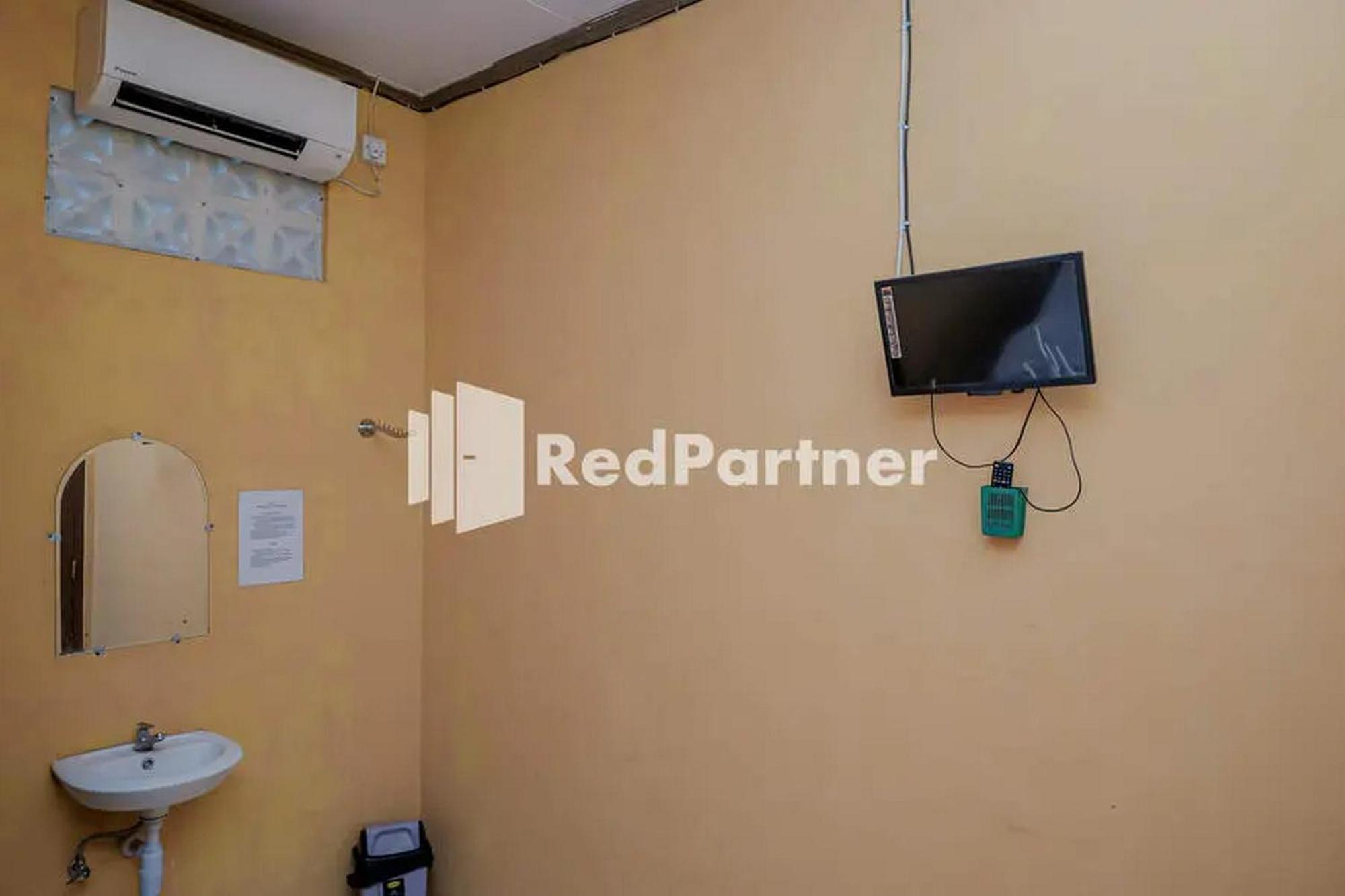 Pondok Damai Guest House Syariah Mitra Reddoorz Cirebon Exterior photo
