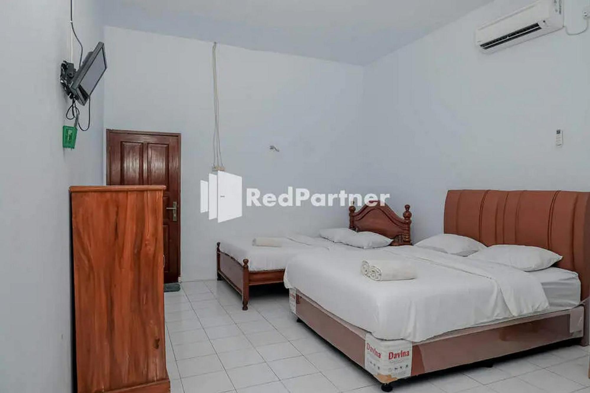 Pondok Damai Guest House Syariah Mitra Reddoorz Cirebon Exterior photo