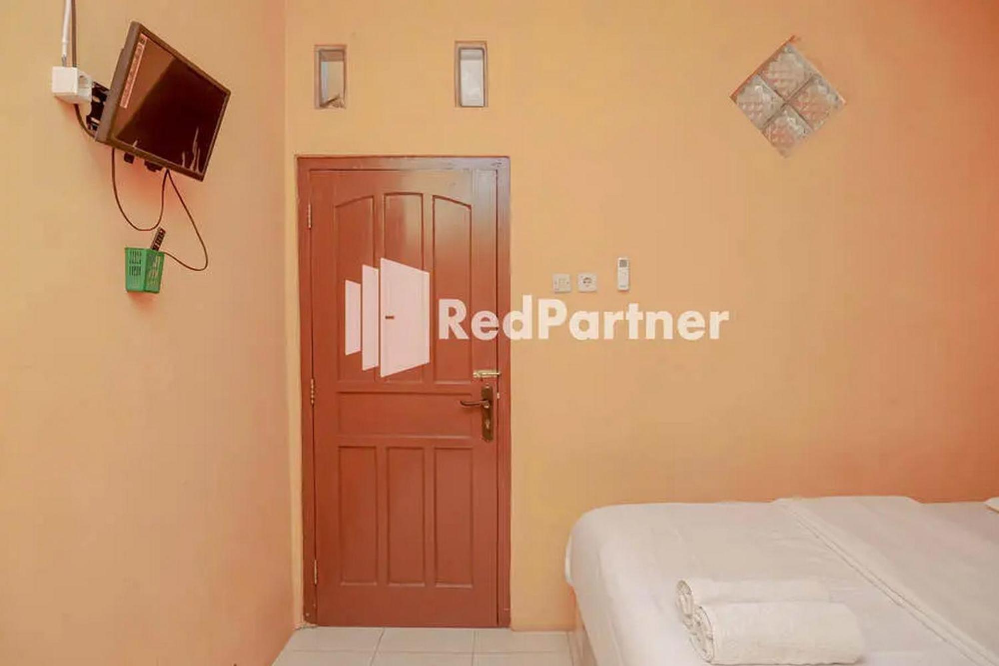Pondok Damai Guest House Syariah Mitra Reddoorz Cirebon Exterior photo