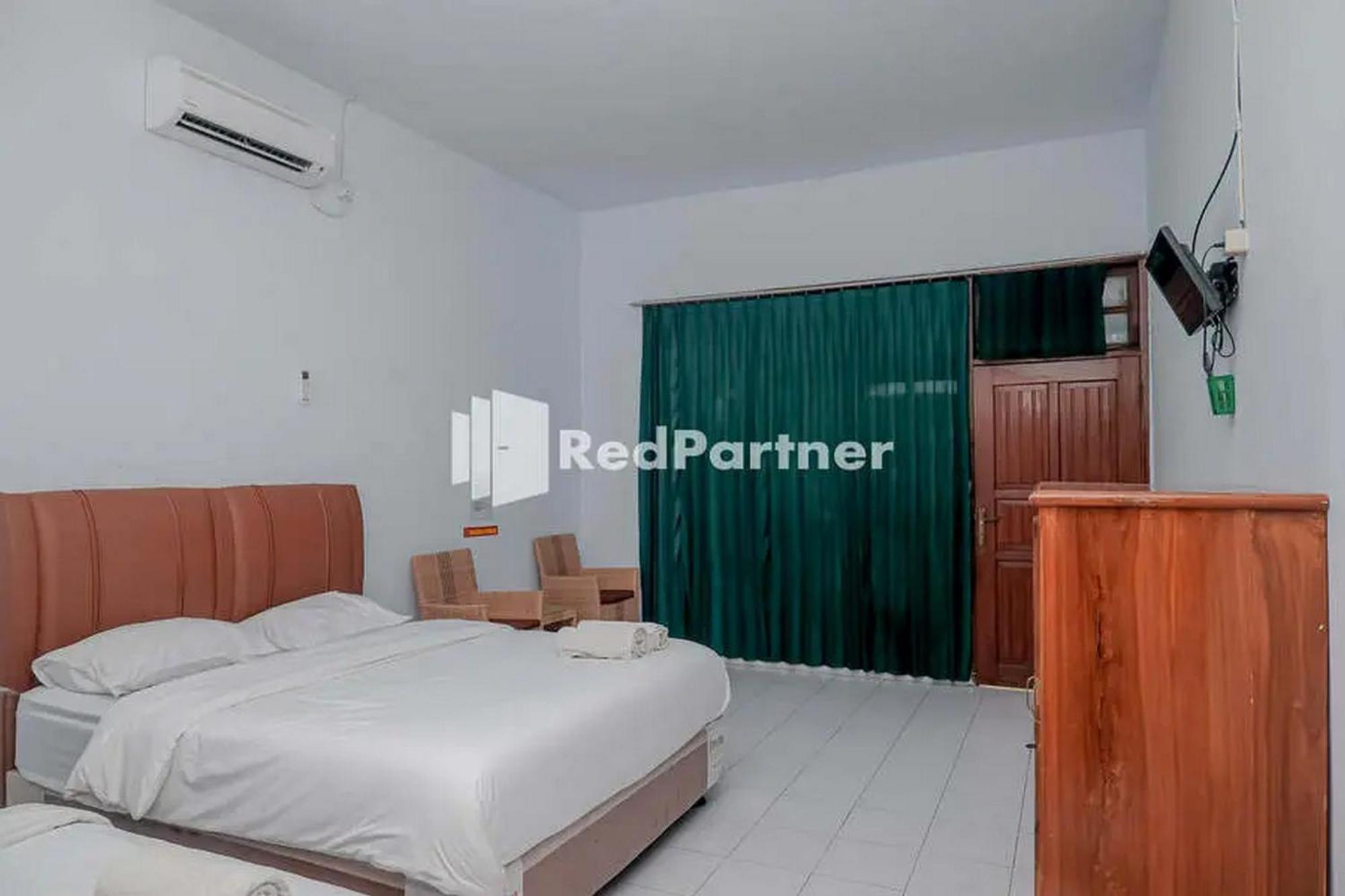 Pondok Damai Guest House Syariah Mitra Reddoorz Cirebon Exterior photo